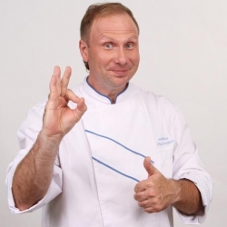 Олег Сотников