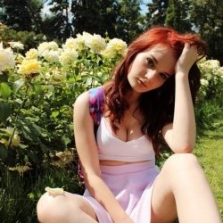 Анастасия Манруз