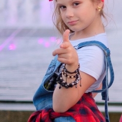 Зуева Глория