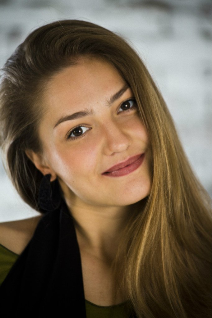 Жағажайдағы жалаңаш қыздардың әуесқойлық суреттері