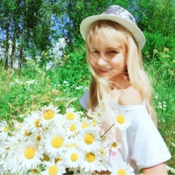 Анна Максимова