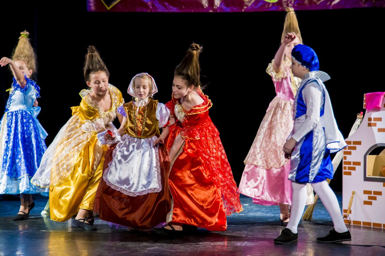 Юлия Година Юлия Година