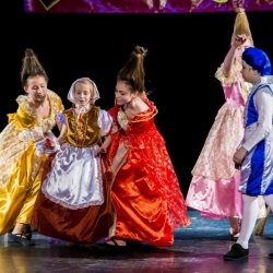 Юлия Година