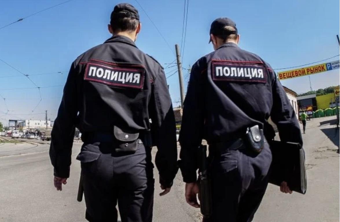 Полицейский и преступник. 112 полиция. Полицейские приехали картинка. Полиция приезжайте. Патруль росгвардии.