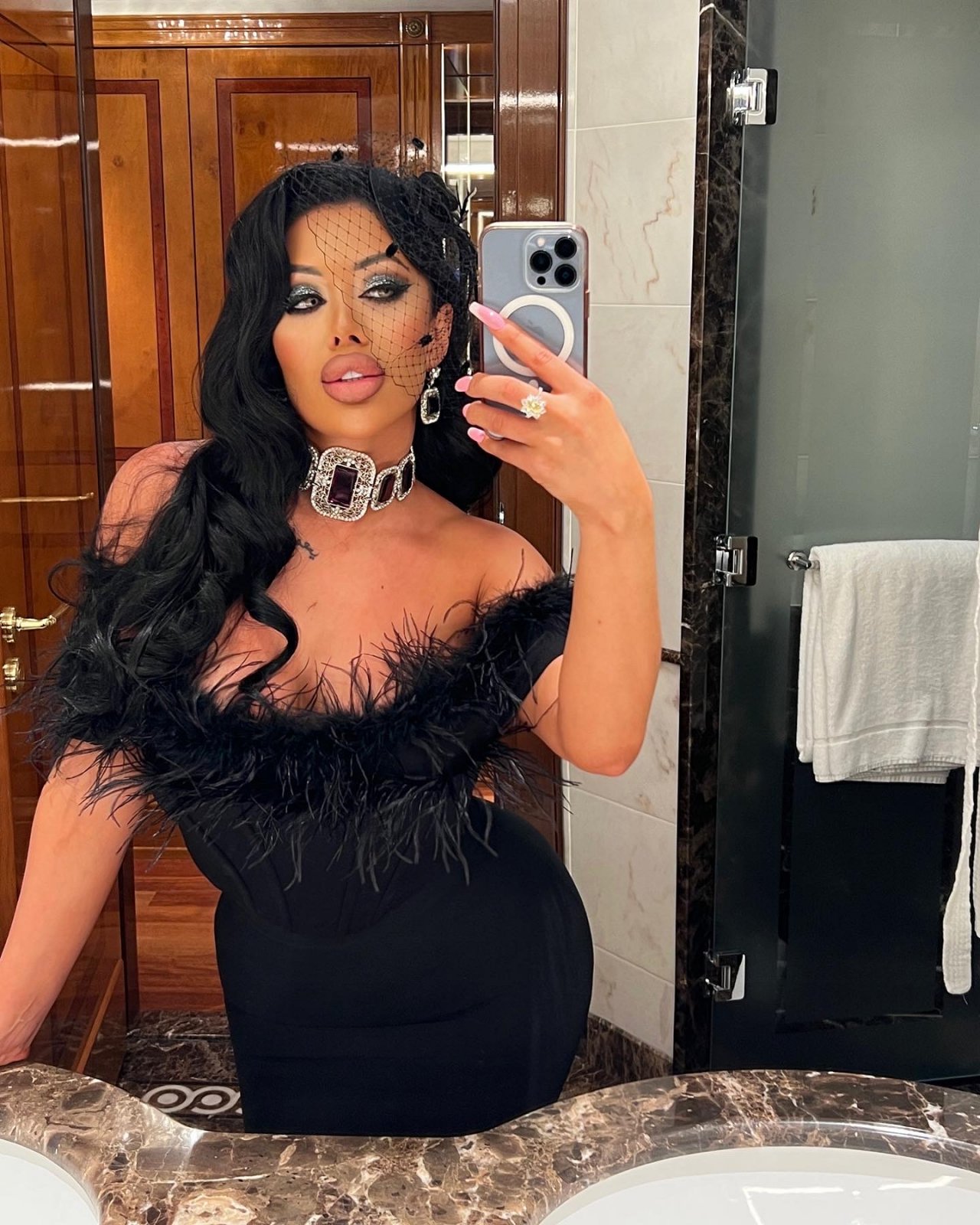 Порно актриса Лара Порно актриса Лара