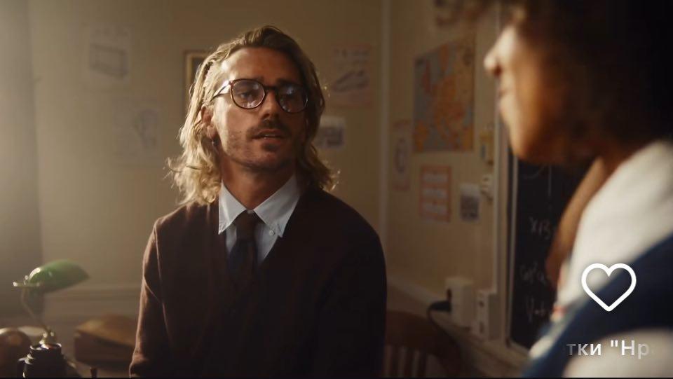 Молодой актер на роль художника в зарисовку